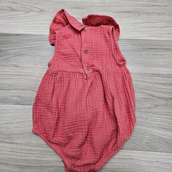 MNG Baby Girl Coral Romper 6-9 Months Ruffle Wood Buttons - Picture 6 of 6